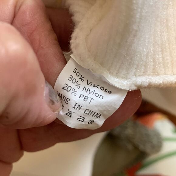 Size small pullover oversized turtleneck sweater - Picture 5 of 5